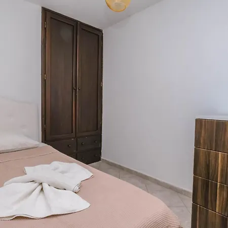 Bitez Oezel Havuzlu Muhafazakar 5+1 Hotel *